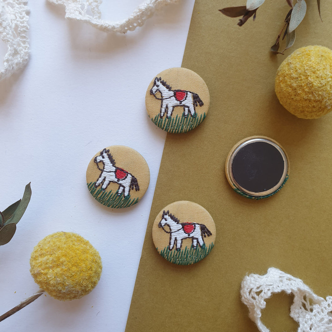 Dala horse embroidered fridge magnet