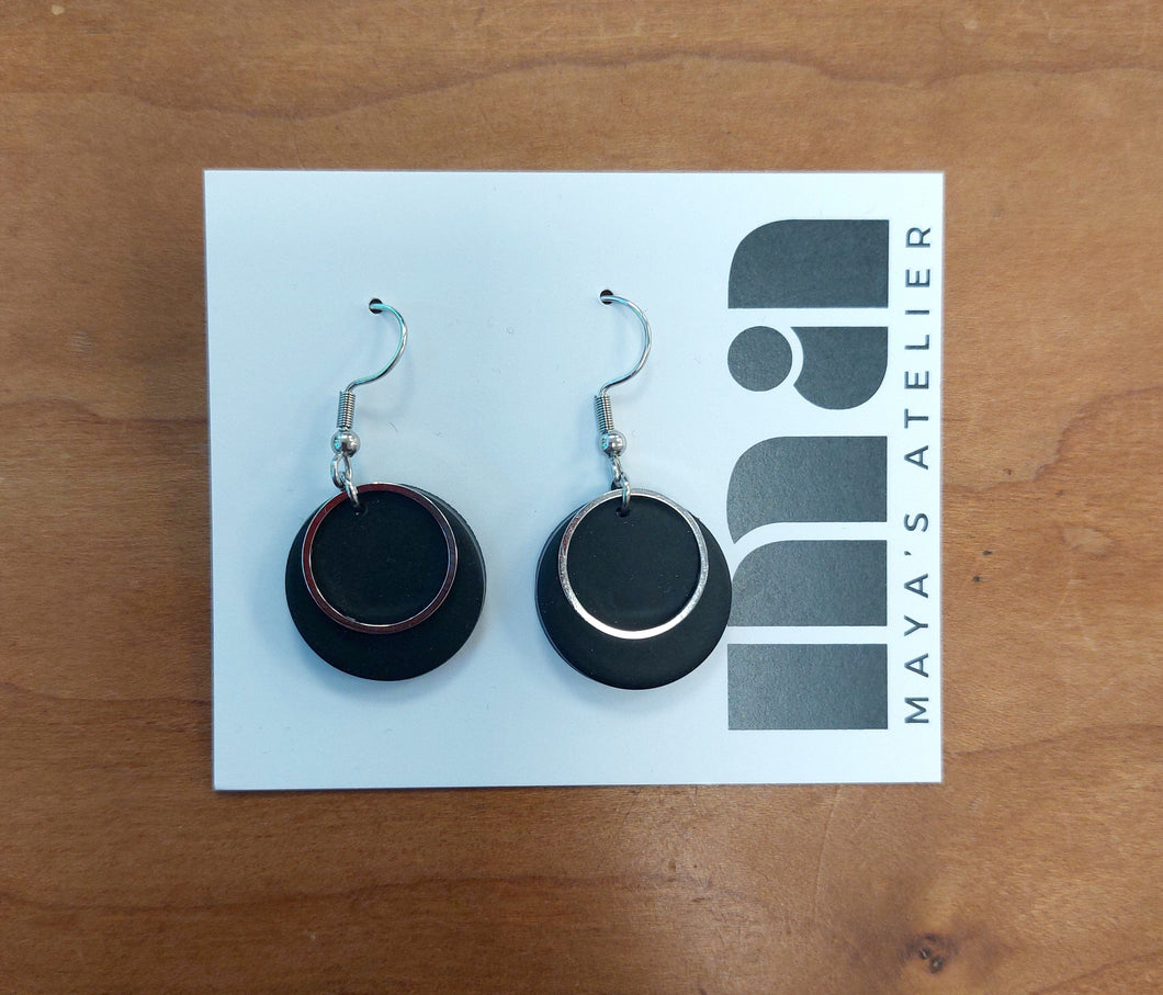 Lynn: Black earrings (silver)