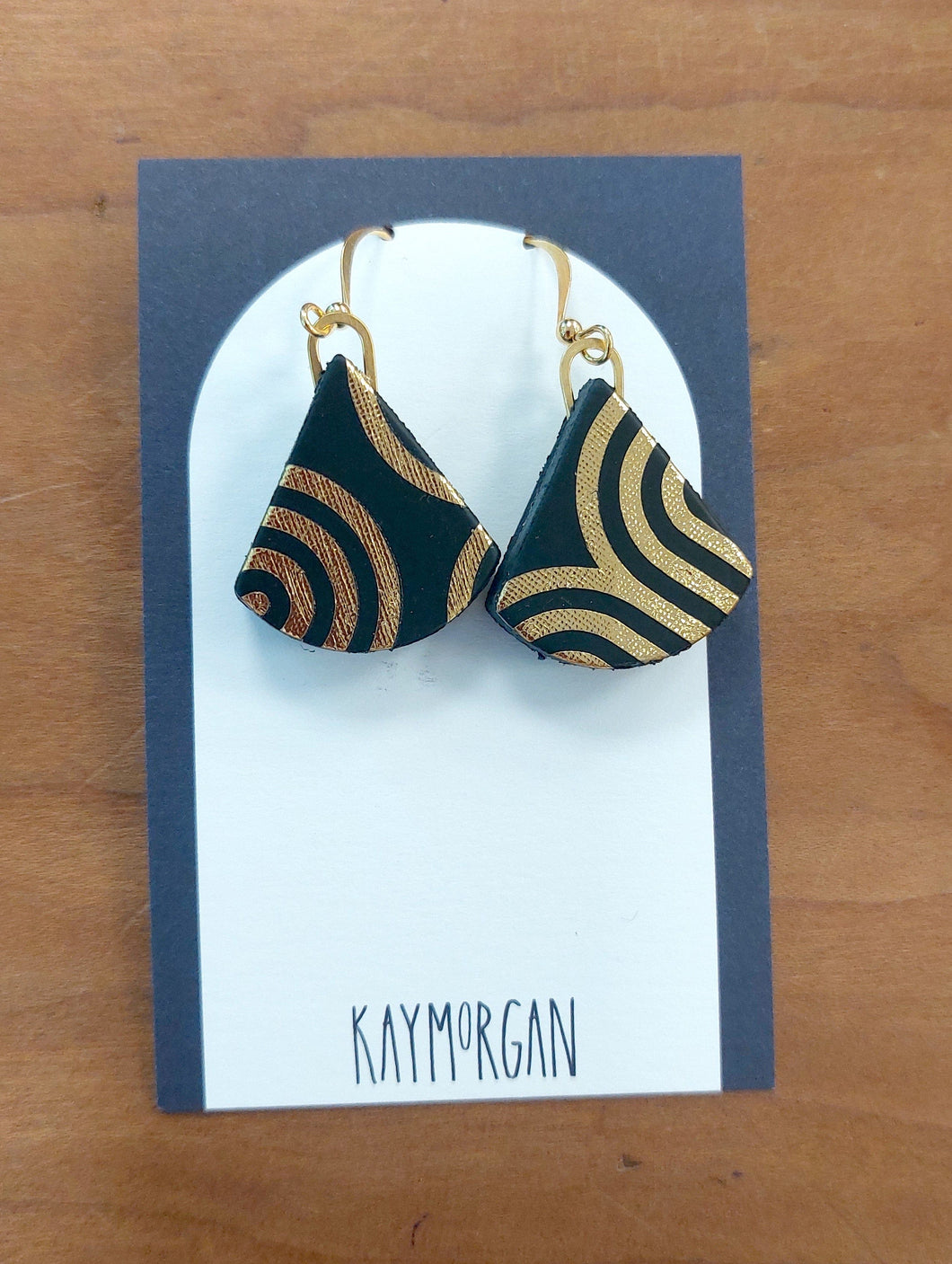 Drop triangles black and gold retro