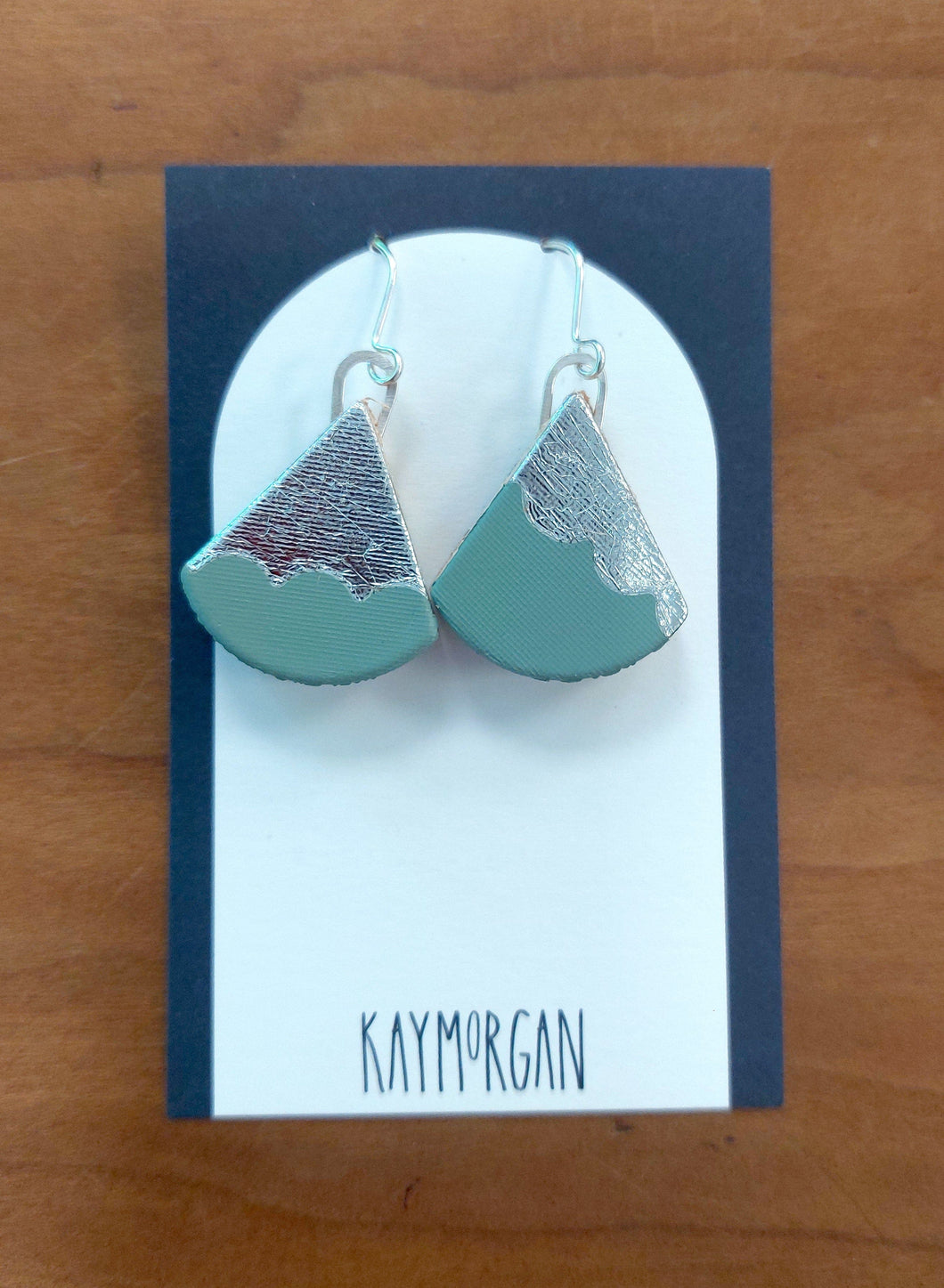 Drop triangles silver & sage scallop
