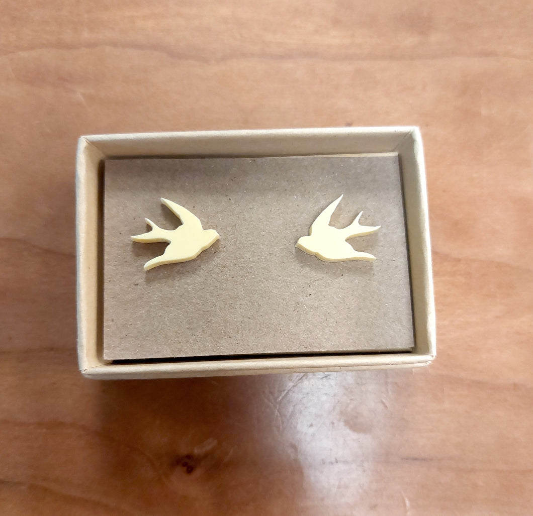 Swallow studs yellow