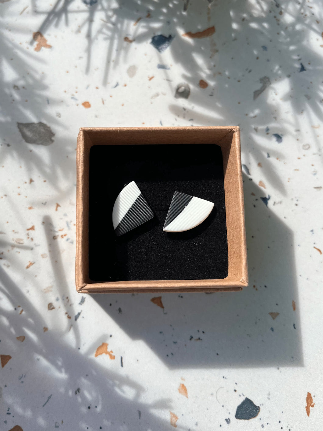 Curved Triangle Stud Earrings - Black/ Cream