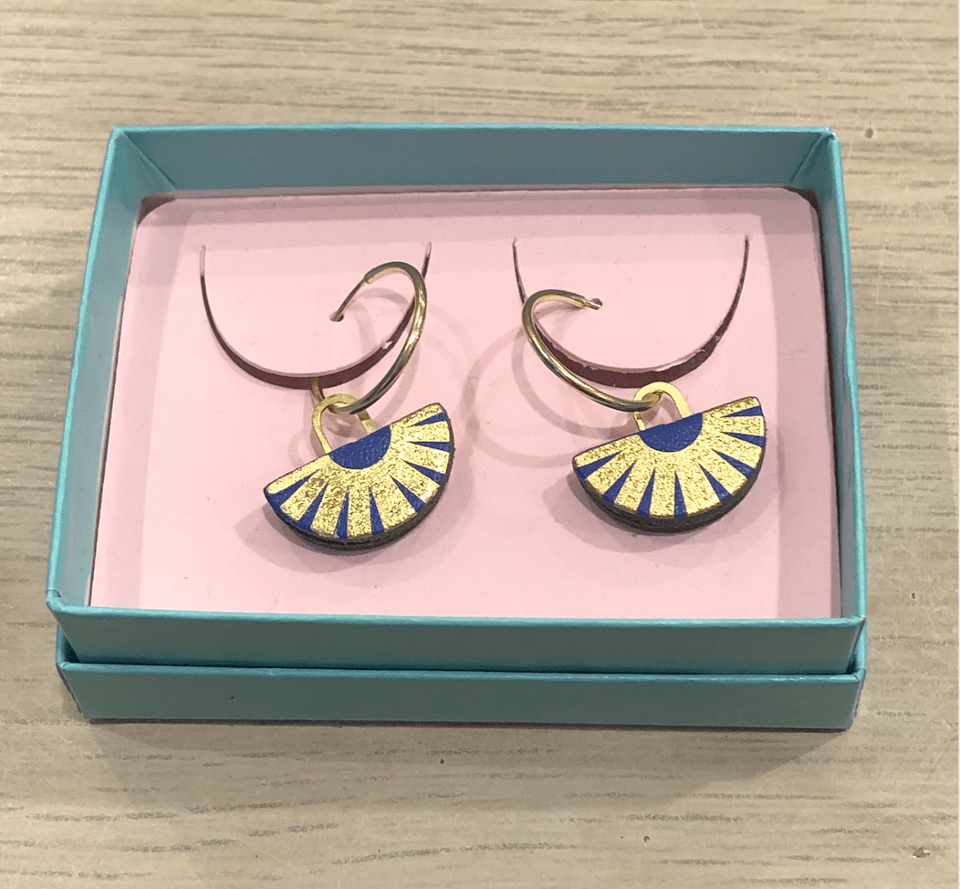 Small hoop with gold & Blue charm