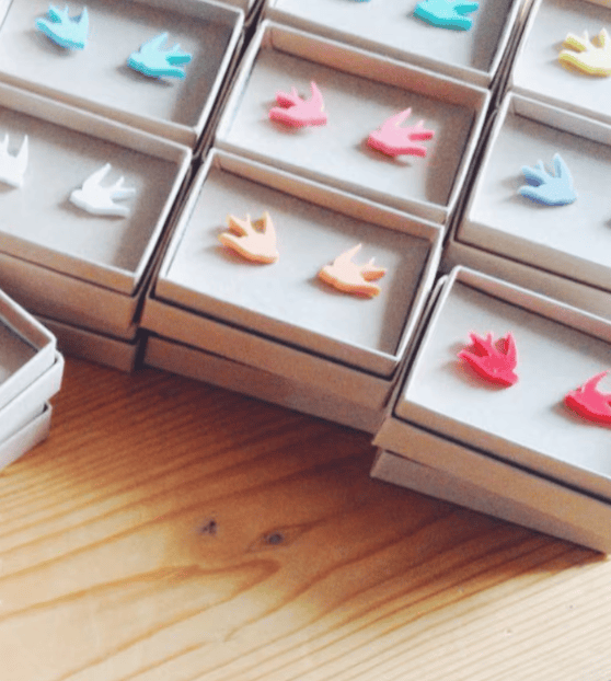 Swallow studs orange