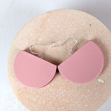 Load image into Gallery viewer, Medium semi circle earrings - Pink

